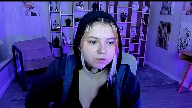 DiaAngell from StripChat