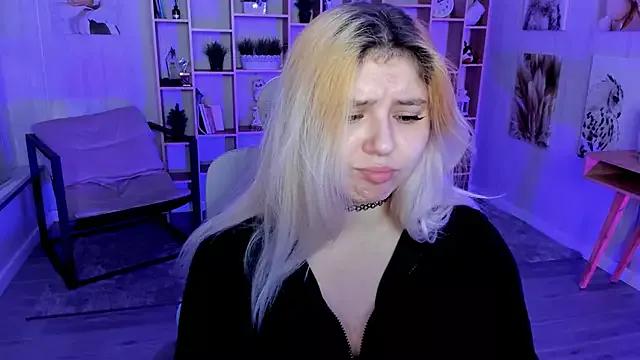 DiaAngell from StripChat