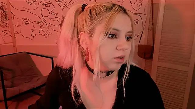 DiaAngell from StripChat