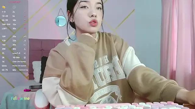 Diiamond_love from StripChat is Freechat