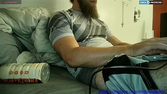 dikdowndaddy from StripChat