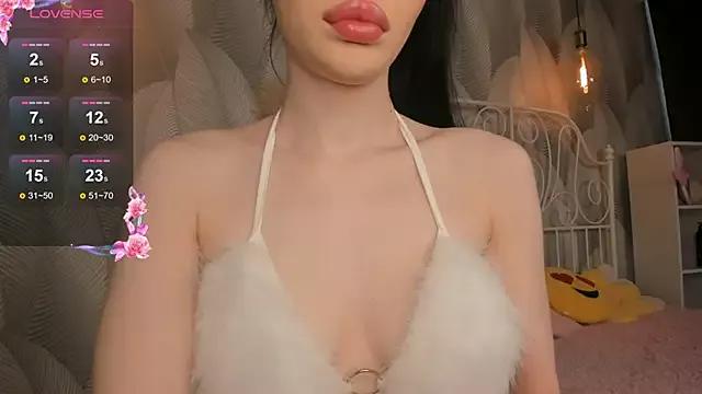 Divine_blue from StripChat is Freechat