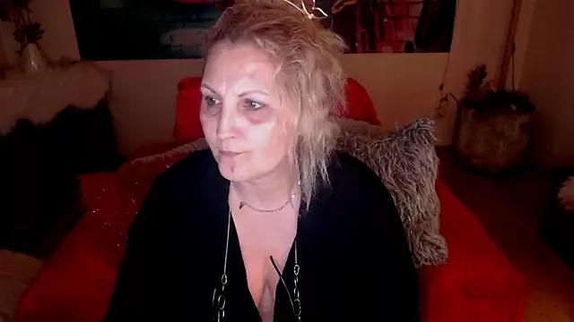 Divineblond from StripChat