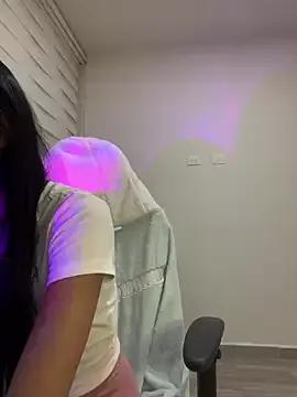 DOLL_ANDY from StripChat