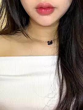 Dolly282 from StripChat is Freechat