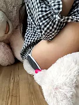 Dolly282 from StripChat is Freechat