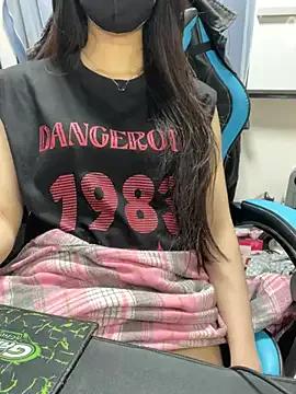 Dolly282 from StripChat is Freechat