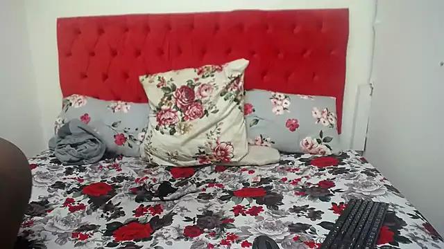 Dolly_Bear from StripChat is Freechat