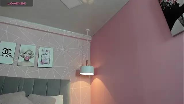 dolly_zoe from StripChat