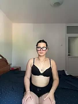 dollyrose18 from StripChat is Freechat
