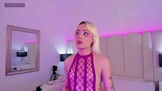 DominaDiosa_ from StripChat is Freechat