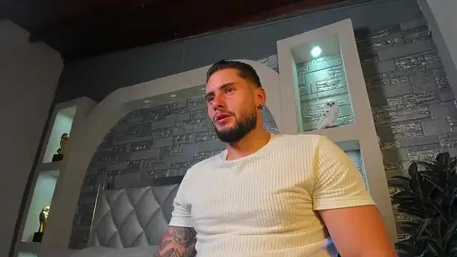 dominic_de_luca from StripChat is Freechat