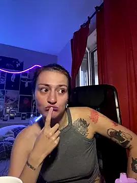 Dooubletroublee from StripChat