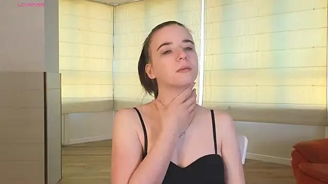 DorisDenmon from StripChat
