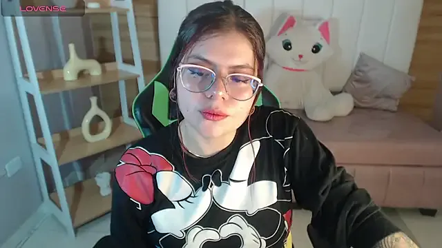 draviana_a_ from StripChat is Freechat