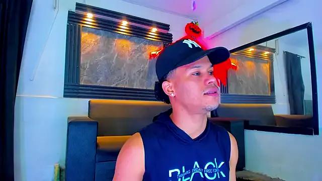 Dreams_Goldens from StripChat is Freechat