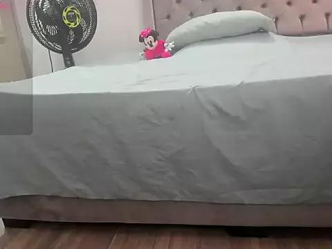 dreamsussi from StripChat is Freechat