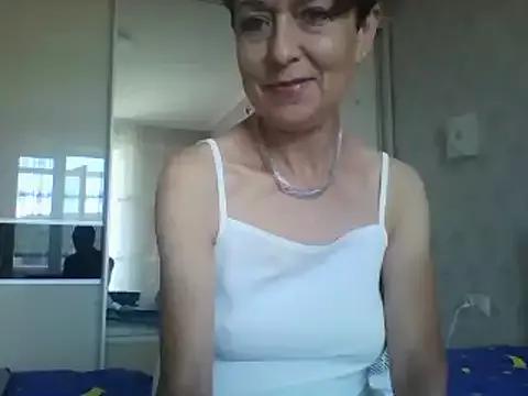 DreamyElla from StripChat is Freechat