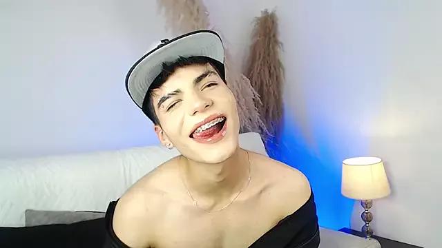 Dulcey_ from StripChat is Freechat