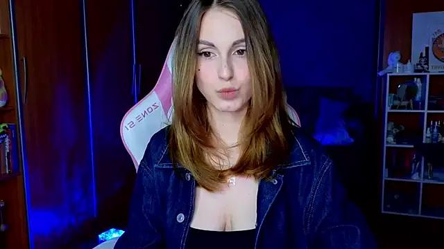 EdelineMaher from StripChat
