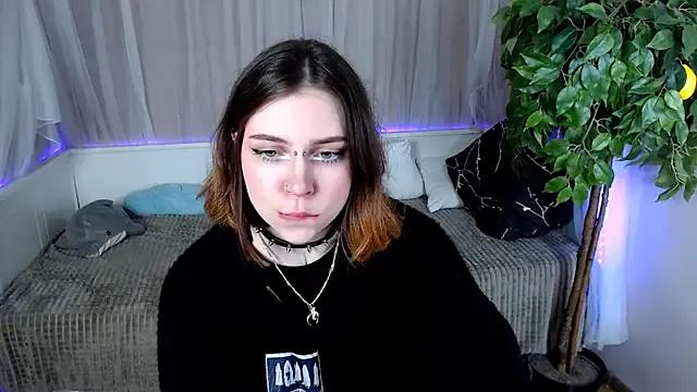Effie_Woods from StripChat is Freechat