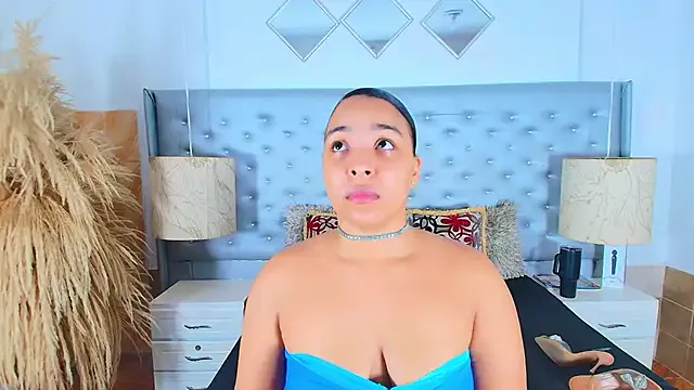 EileenBenzon on StripChat 