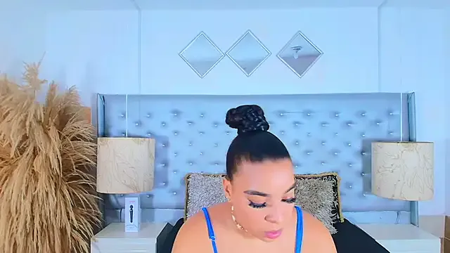 EileenBenzon on StripChat 