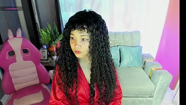 Eimy_Brunette from StripChat is Freechat