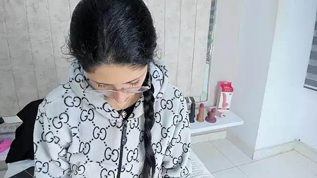 Elaine87_ from StripChat is Freechat