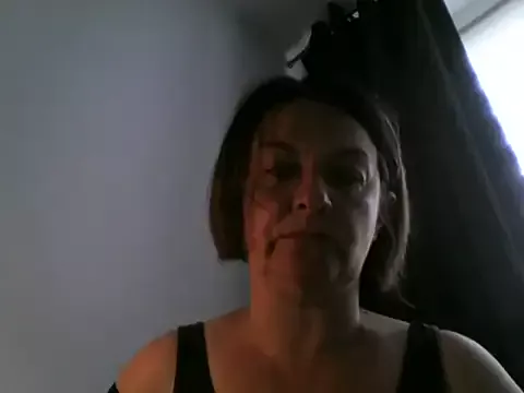 EleanoraMILF on StripChat 