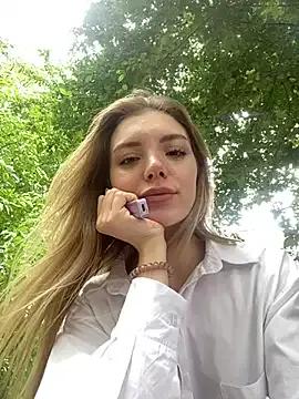 EleanoraStevenson from StripChat is Freechat
