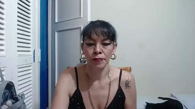 electra-mommy from StripChat