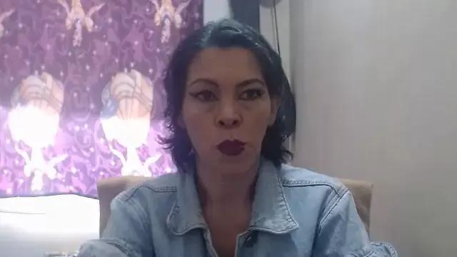 electra-mommy from StripChat
