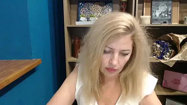 elegance_lady from StripChat is Freechat