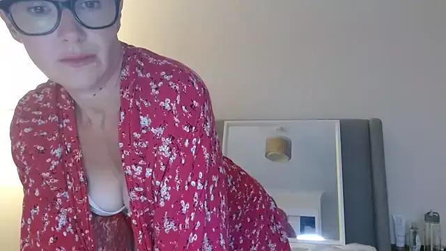 ELEGANT-ARIA36 from StripChat