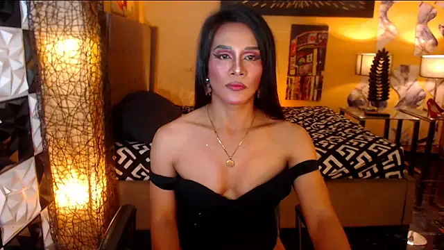 ElegantKellyTS on StripChat 