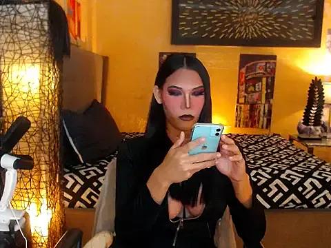 ElegantKellyUncutTS from StripChat is Freechat