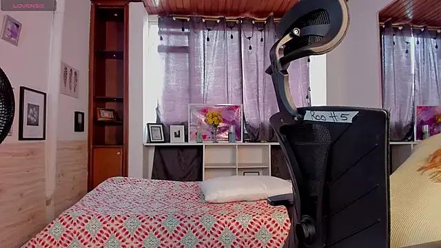 Elena_gilbertt from StripChat