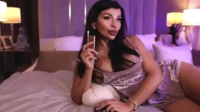 ElenaDevon from StripChat