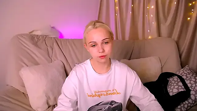 ElenaMonroe from StripChat