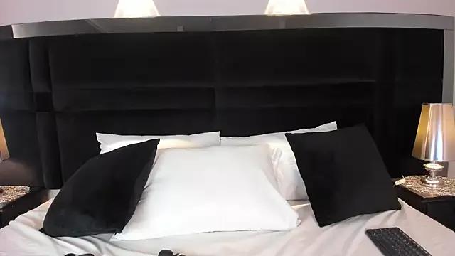 ElienBarrett from StripChat is Freechat