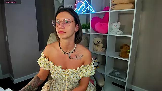Try our streaming cams variety and talk on a personal level with our adorable girls streamers, showing off their bountiful shapes and dildos.