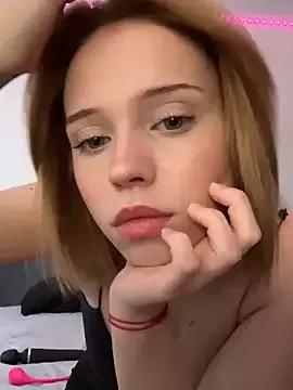 ElinaDeluxe from StripChat is Freechat