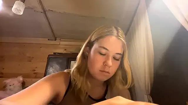 ElisabettVencee from StripChat is Freechat