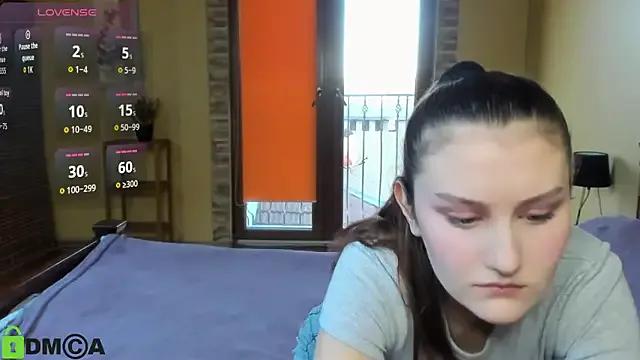 EliVerde from StripChat is Freechat