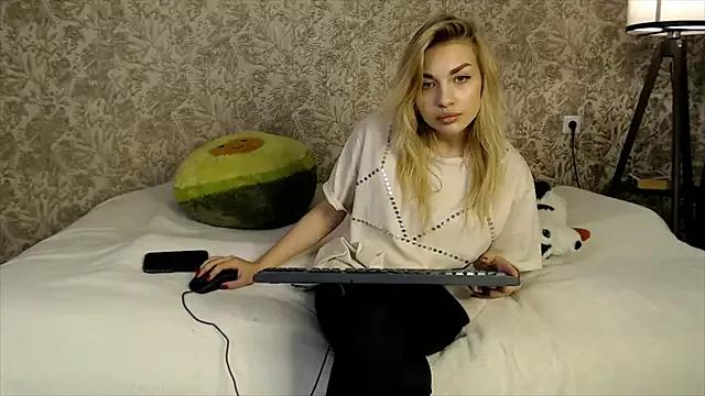 Ella_Milla from StripChat