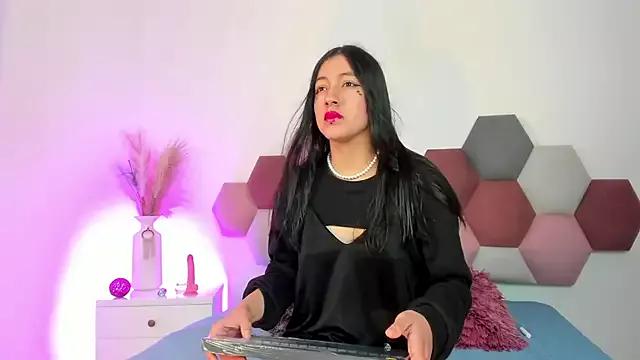 EllaaMuller from StripChat