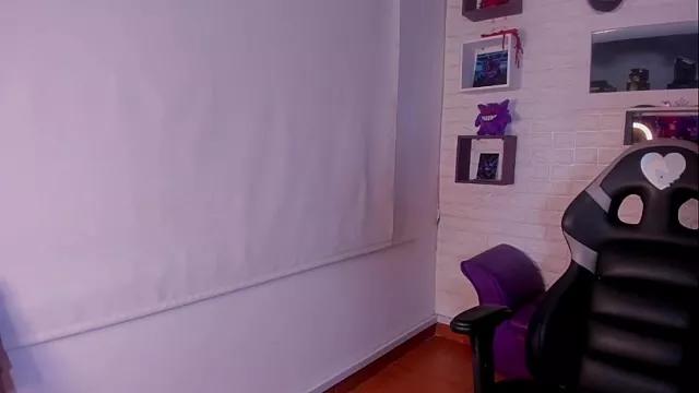 EllaConnor from StripChat