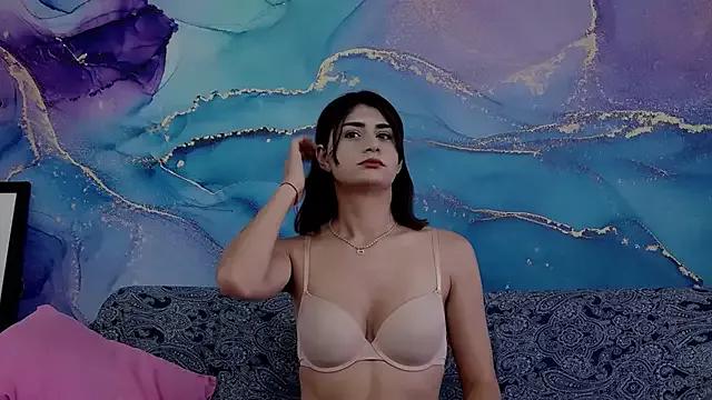 EllaGlow from StripChat