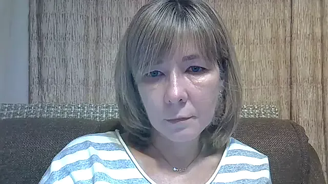 EllaJohnsonX on StripChat 